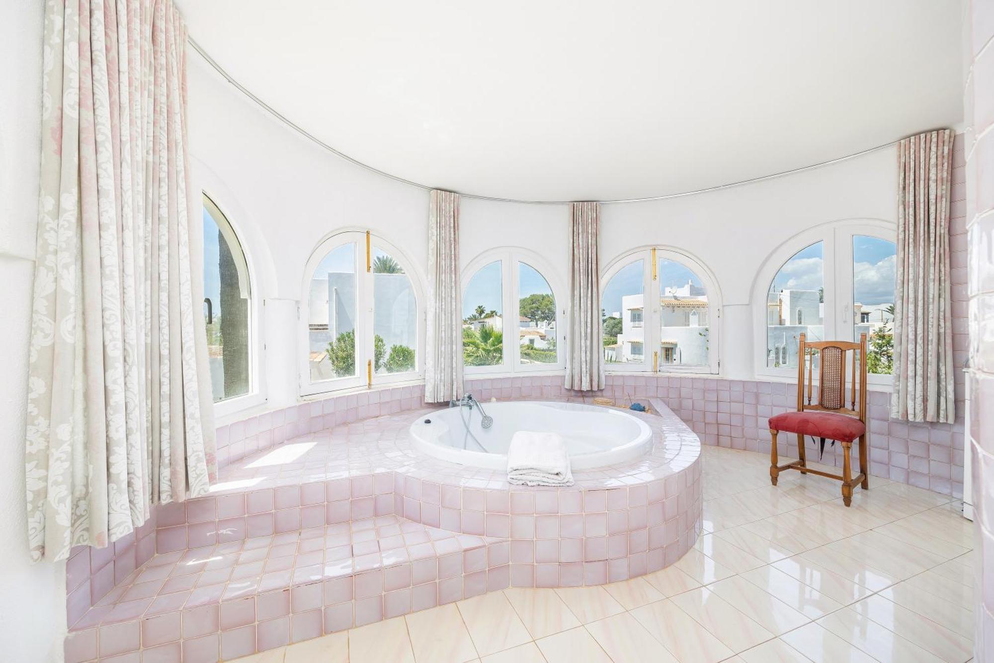 Malik Mit Meerblick Und Pool Villa