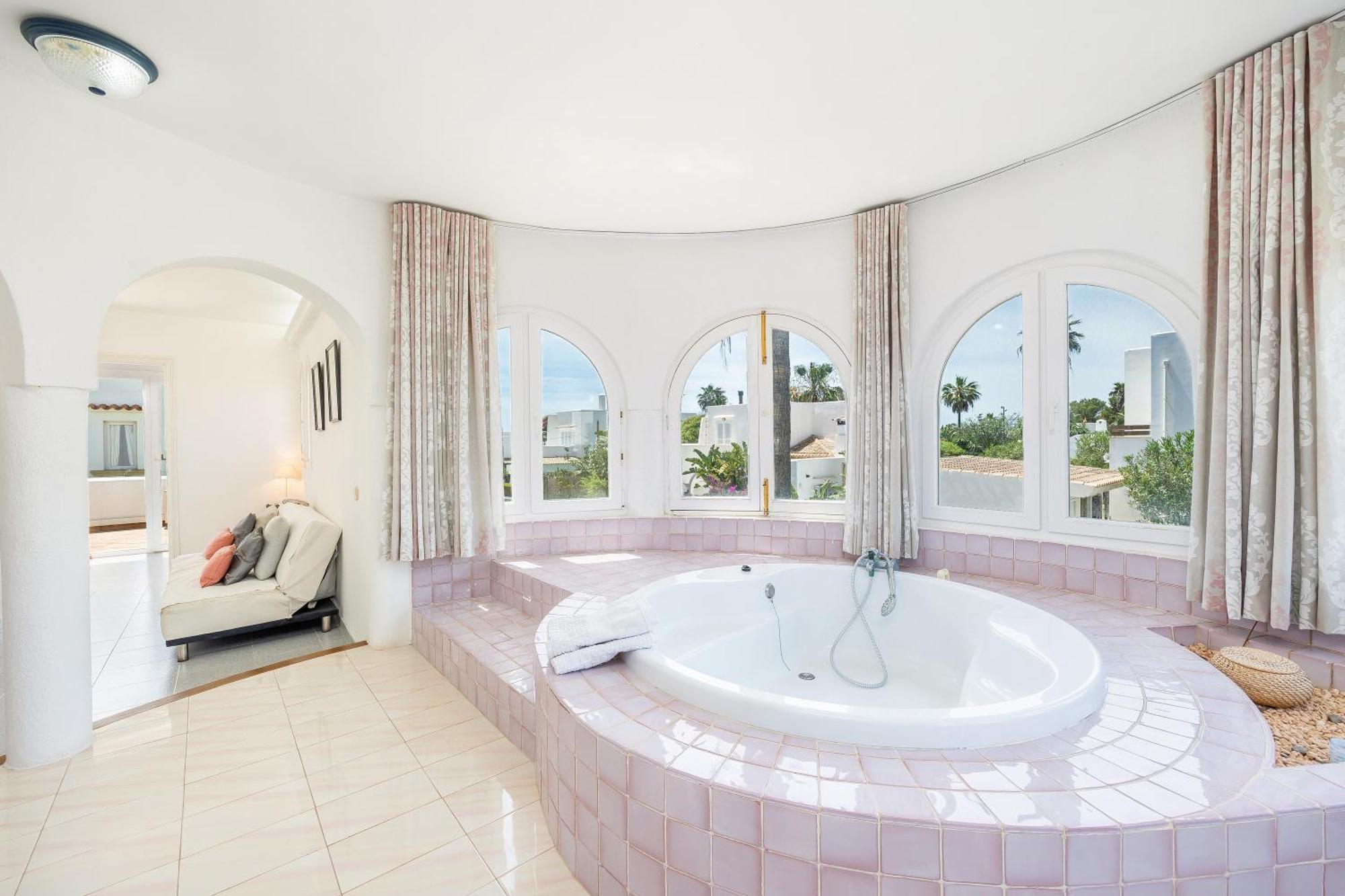 Malik Mit Meerblick Und Pool Villa *
